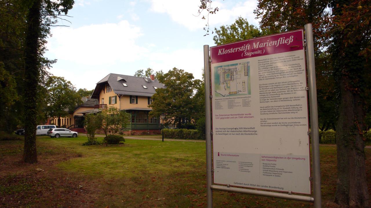 Stepenitz Klosterhotel Marienfliess מראה חיצוני תמונה